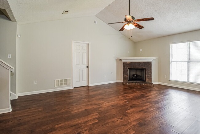 Photo - 8161 Loden Cove