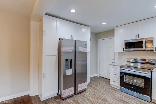 Room in House on Oldknow Dr NW