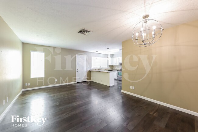 Photo - 2915 W Danbury Dr
