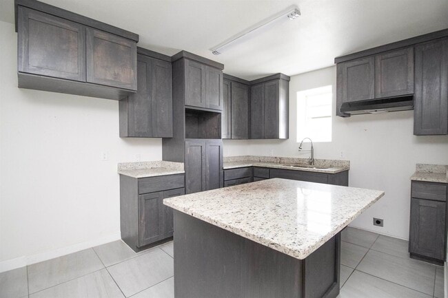 Photo - 520 E Travis St Unidad 6