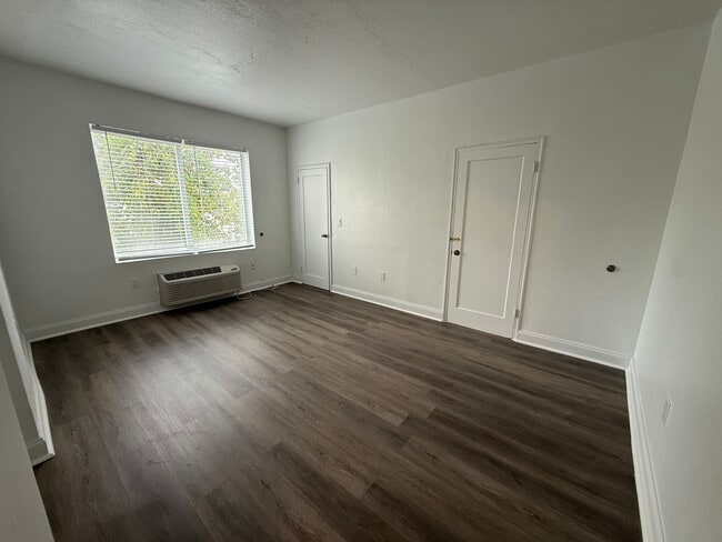 Photo - 320-380 80th St Unidad : 16
