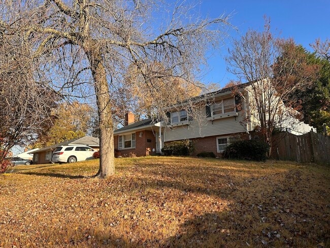 Deck overlook - 5233 Queensberry Ave