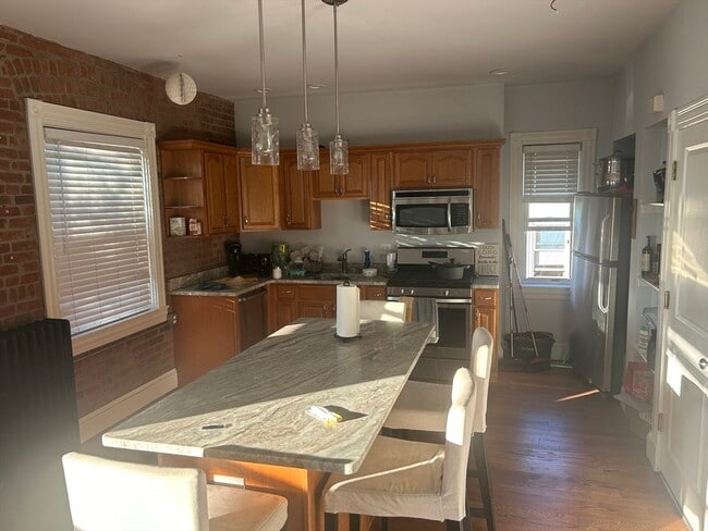 Building Photo - 495 Broadway Unit 2 Rental