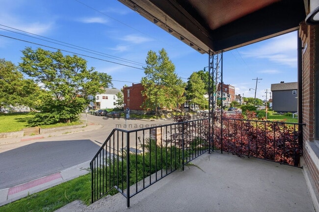 Photo - 387 St Clair Ave