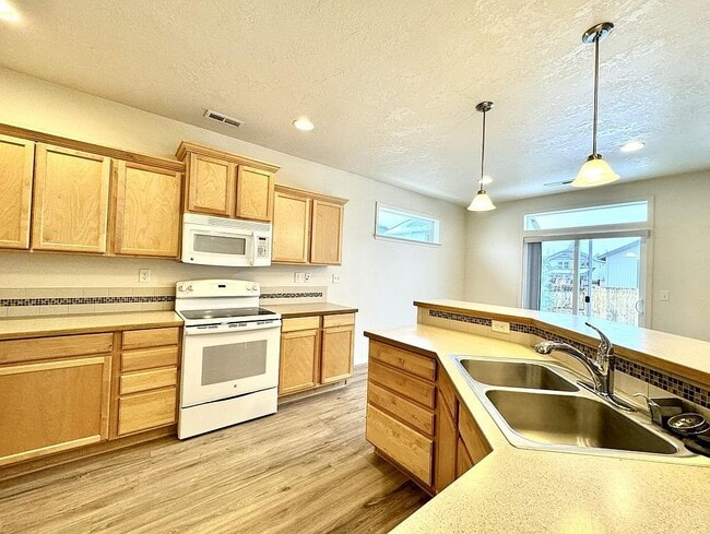 Photo - 21123 SE Azalia Ave