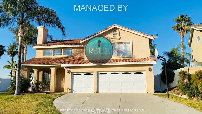 Photo - Spacious 4 Bed 2 Bath Pool Home Located Next Door to Ben Franklin Elementary School!