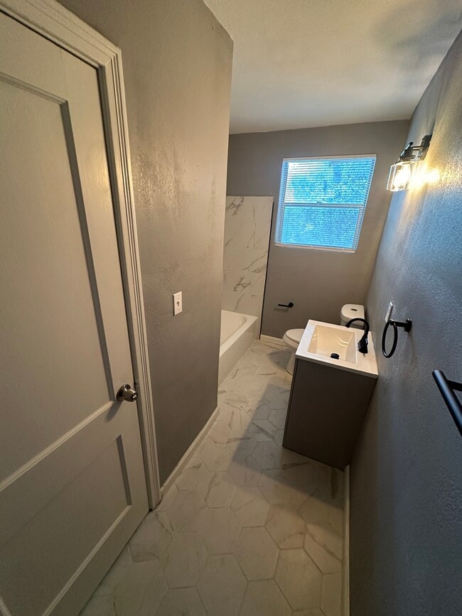 Photo - 3150 Belden Cir