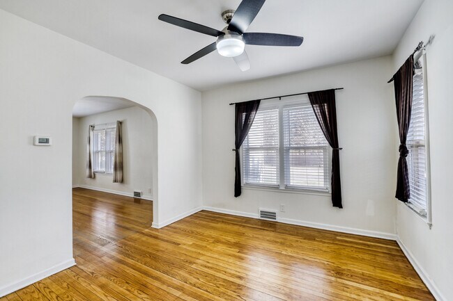 Photo - 626 N Hough St