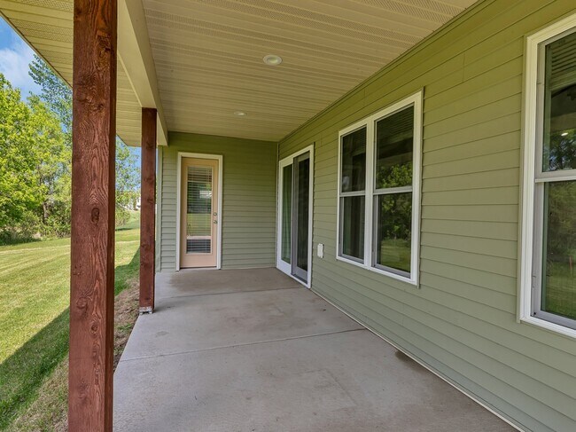 Photo - 980 Acacia Dr S