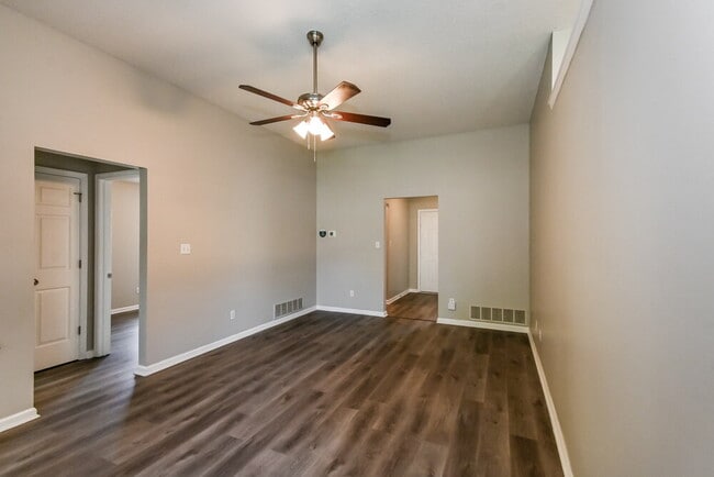 Photo - 3123 Conger Ct W