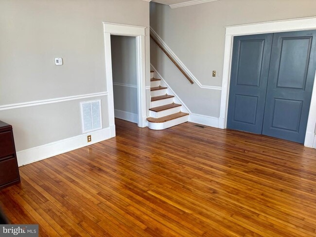 Photo - 2511 Charles St