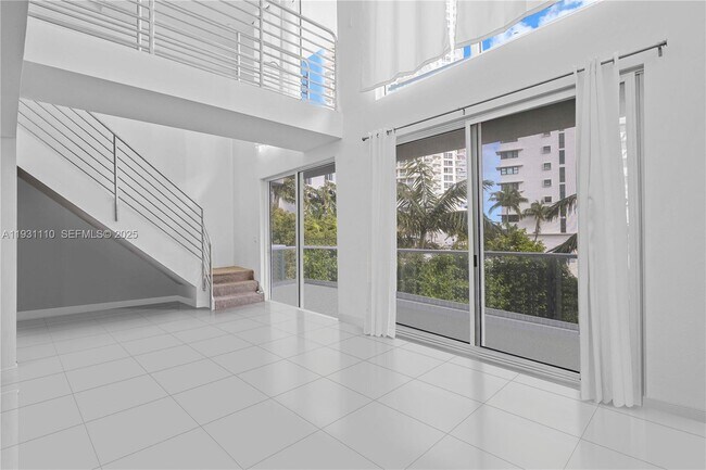 Building Photo - 6362 Collins Ave Unit 517