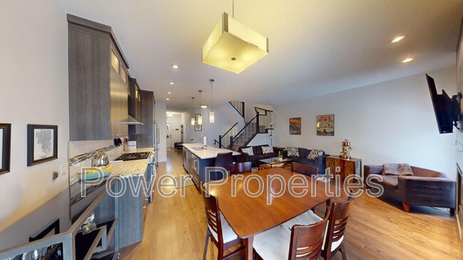 Photo - 3113-3115 5 St NE