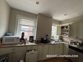 240 Babcock St Unidad 3