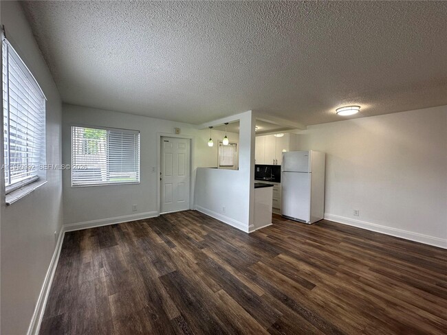 Building Photo - 2325 Arthur St Unit 7