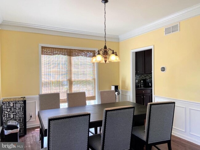 Photo - 1403 Hampshire Ln