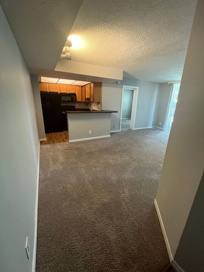 Photo - TWO BEDROOM TWO BATHROOM WITH LAKE VIEW!! Unidad 33