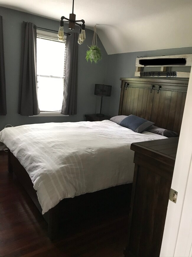 Upstairs Bedroom (picture when I lived there) - 625 Wheelock Pky W