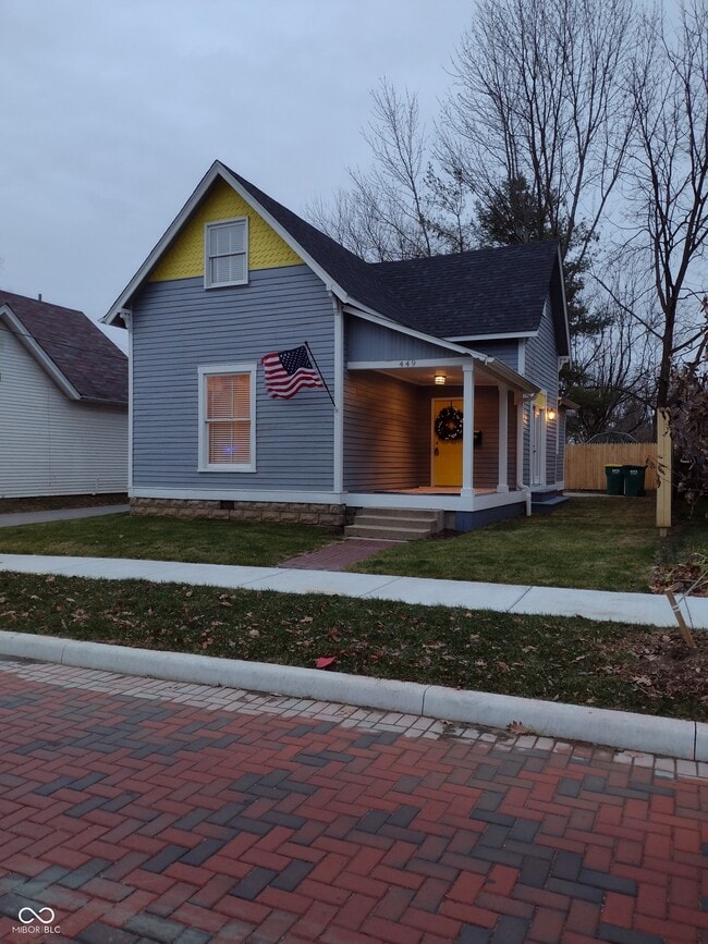 Photo - 449 Yandes St