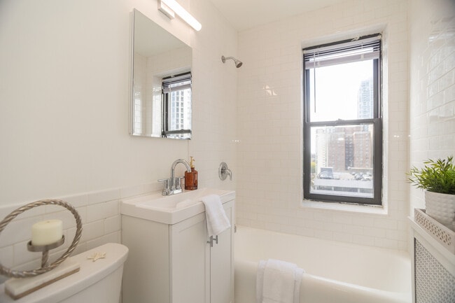 Photo - 1100 N Dearborn St Unit 1115