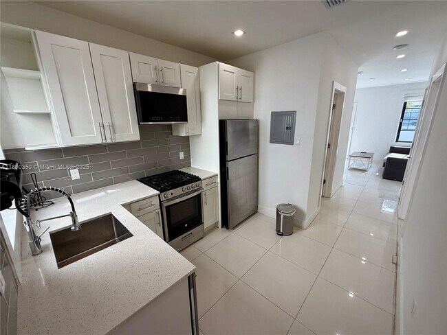 Photo - 733 Michigan Ave Unit 2