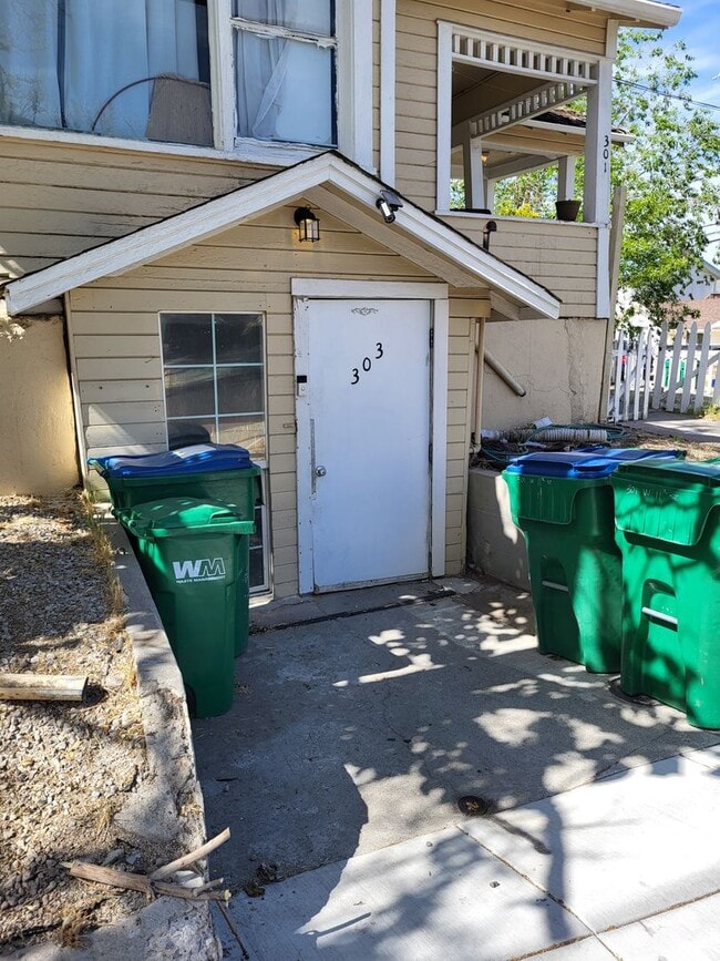 Building Photo - 305-305 W 11th St Unit 303 W. 11th Street