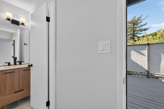 Photo - Beautiful 2BR/2BA Townhome with Valley Views, Covered Parking & In-Unit Laundry