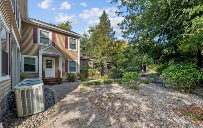 Photo - 10 Burnside Ave Unit F