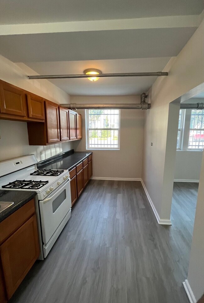 Photo - 4300 W Shakespeare Ave