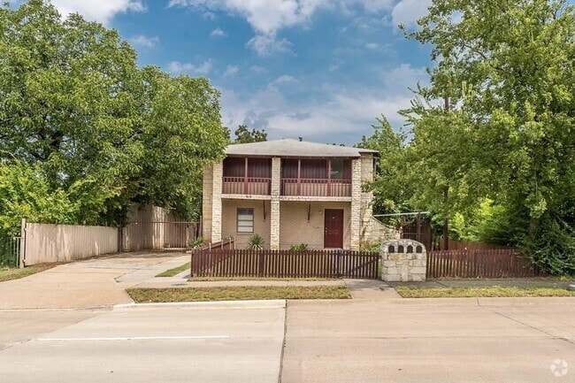 Building Photo - 908 N Zang Blvd Rental