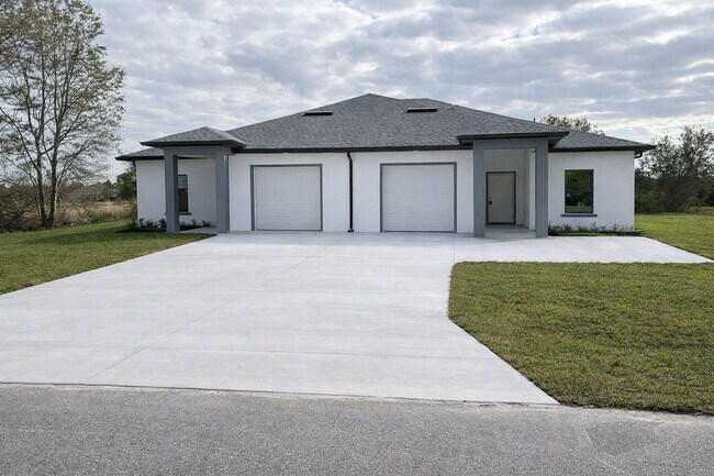 Building Photo - 1156 Melville Rd