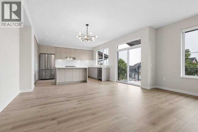 3637 Sheffield Ave Unit 108