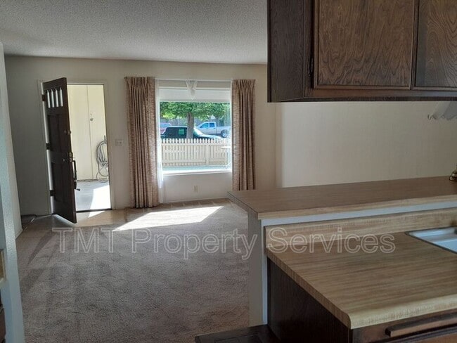 Photo - 805 N L St