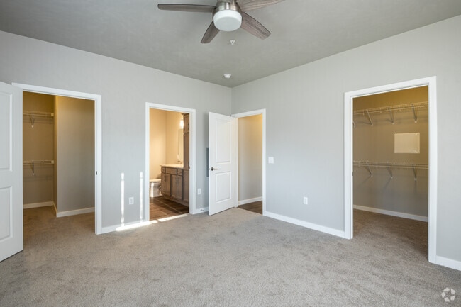 2 BR, 2 BA - 1,297SF