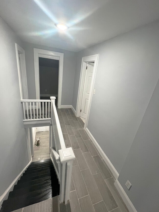 Upstairs entrance - 19 Parkview Ter Unit 2nd