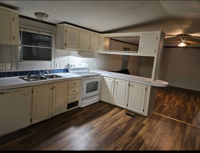 Building Photo - 410 Brown St Rental