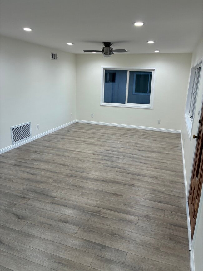 Photo - 12300 Manor Dr Unit A