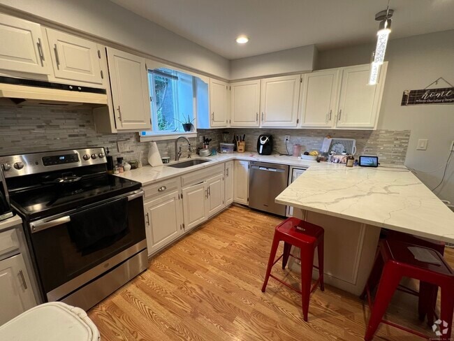 Building Photo - 69 Silvermine Ave Rental