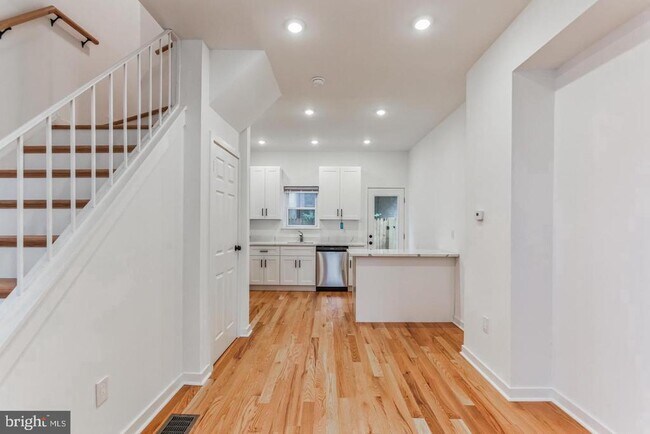 Photo - 1642 Olive St