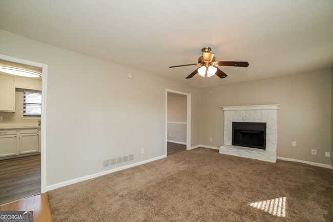 Photo - 499 Woodland St