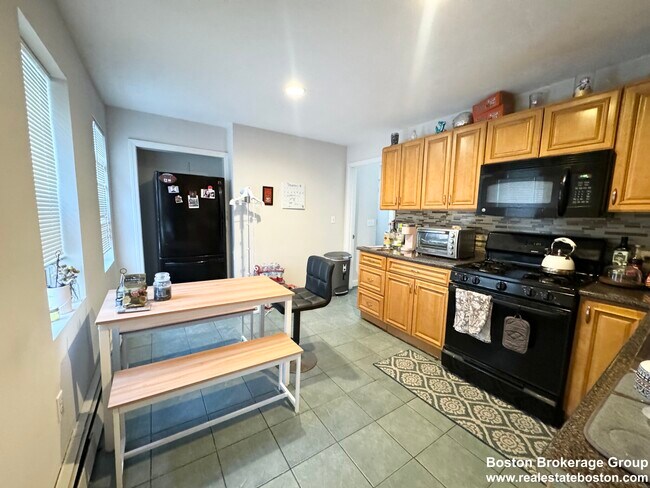 56 Crescent Ave Unit 1