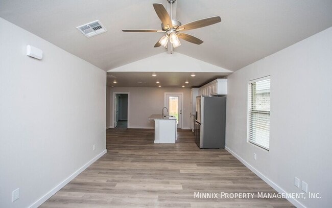 Photo - 327 E 77th St