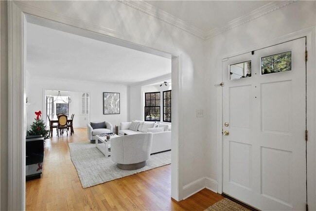 Photo - 753 Woodward Way NW