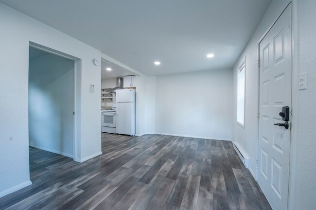 Photo - 1339 E 7th St