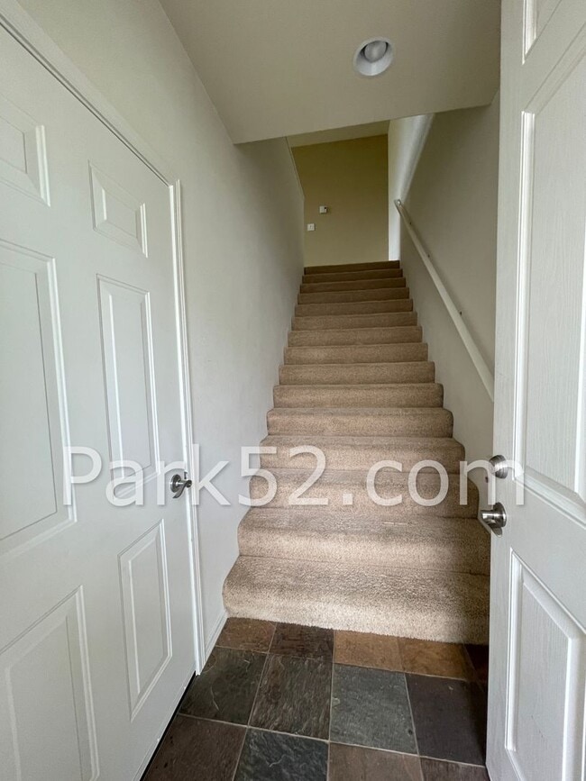 Photo - 2390 Simmons St