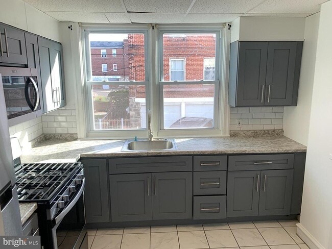 Building Photo - 4135 Gilham St