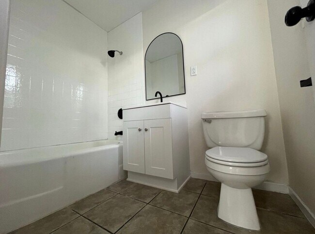 Photo - 731 W Vernon Dr Unidad 1/2