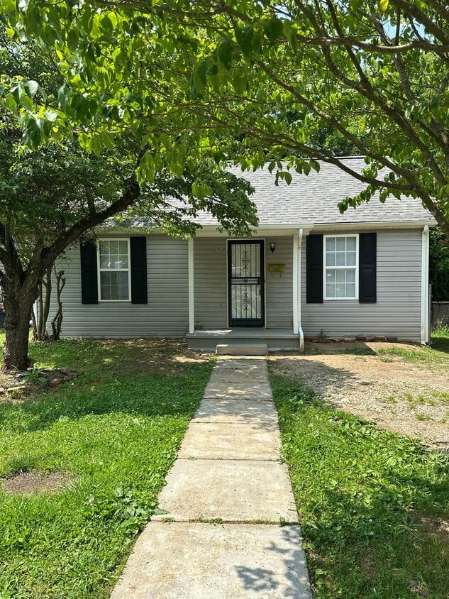 Charming 2 bedroom, 1 bathroom home locate... - Charming 2 bedroom, 1 bathroom home locate...