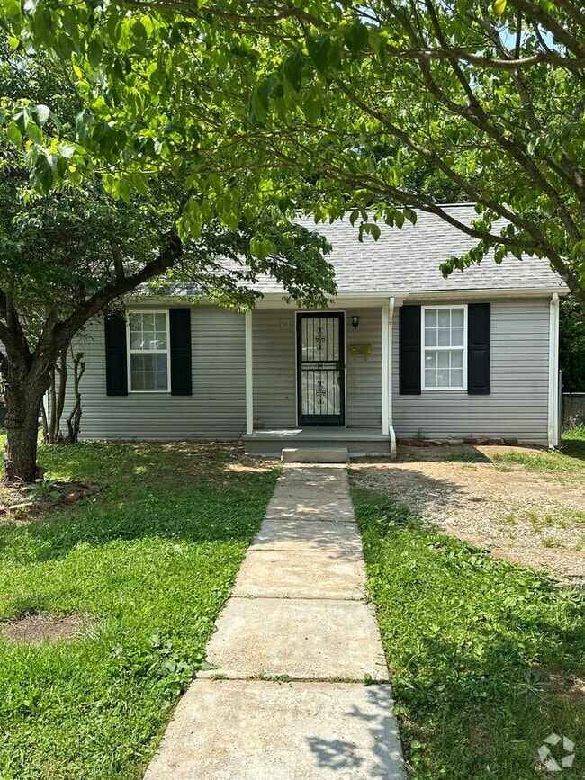 Building Photo - Charming 2 bedroom, 1 bathroom home locate...