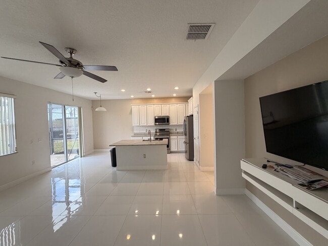 1112 Pine Ridge Dr